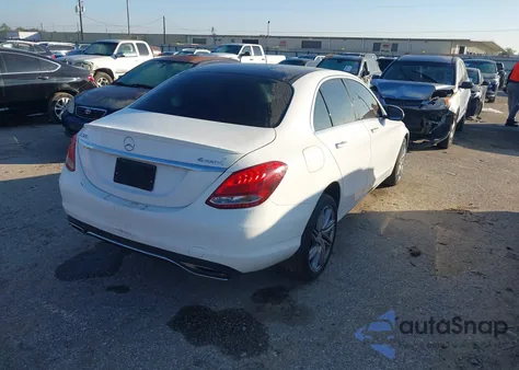 2016 Mercedes-Benz C 300 4Matic из США, поврежденный, VIN 55SWF4KB1GU112637